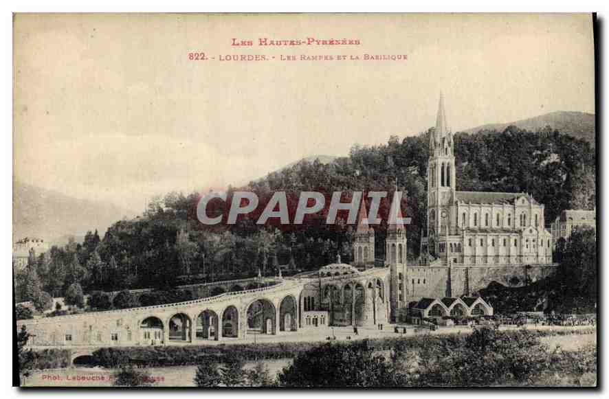 CPA Les Hautes Pyrenees Lourdes les Rampes et la Basilique 