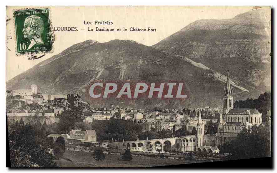 CPA Les Pyrenees Lourdes la Basilique et le Chateau fort 