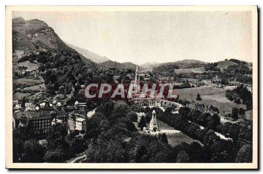 CPA Lourdes La Basilique et le Valvaire vus du Chateau Fort 