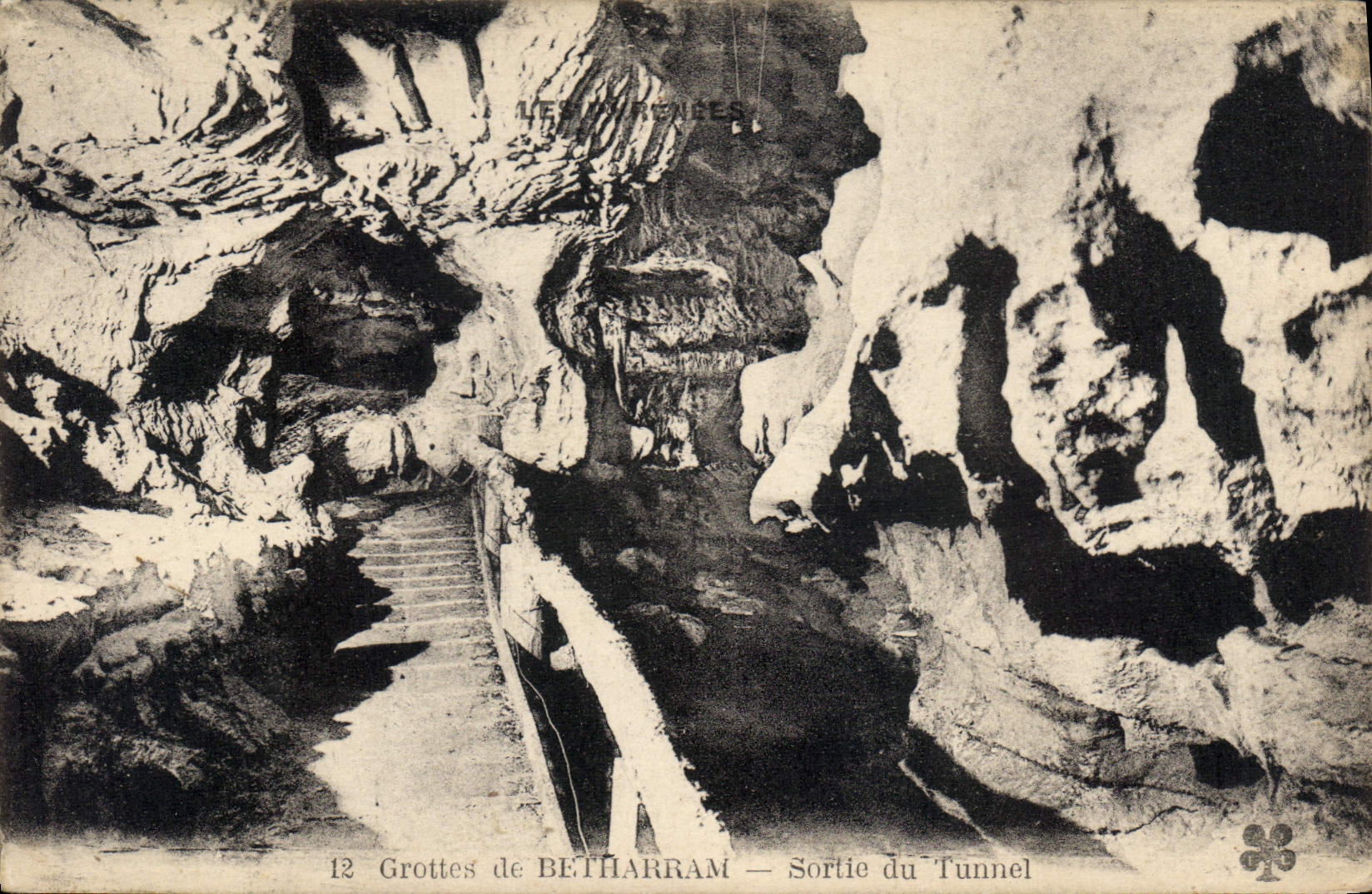CPA Les Pyrenees Grottes de Betharram Sortie du Tunnel 