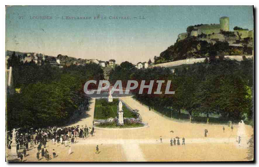 CPA Lourdes l'Esplanade et le Chateau 