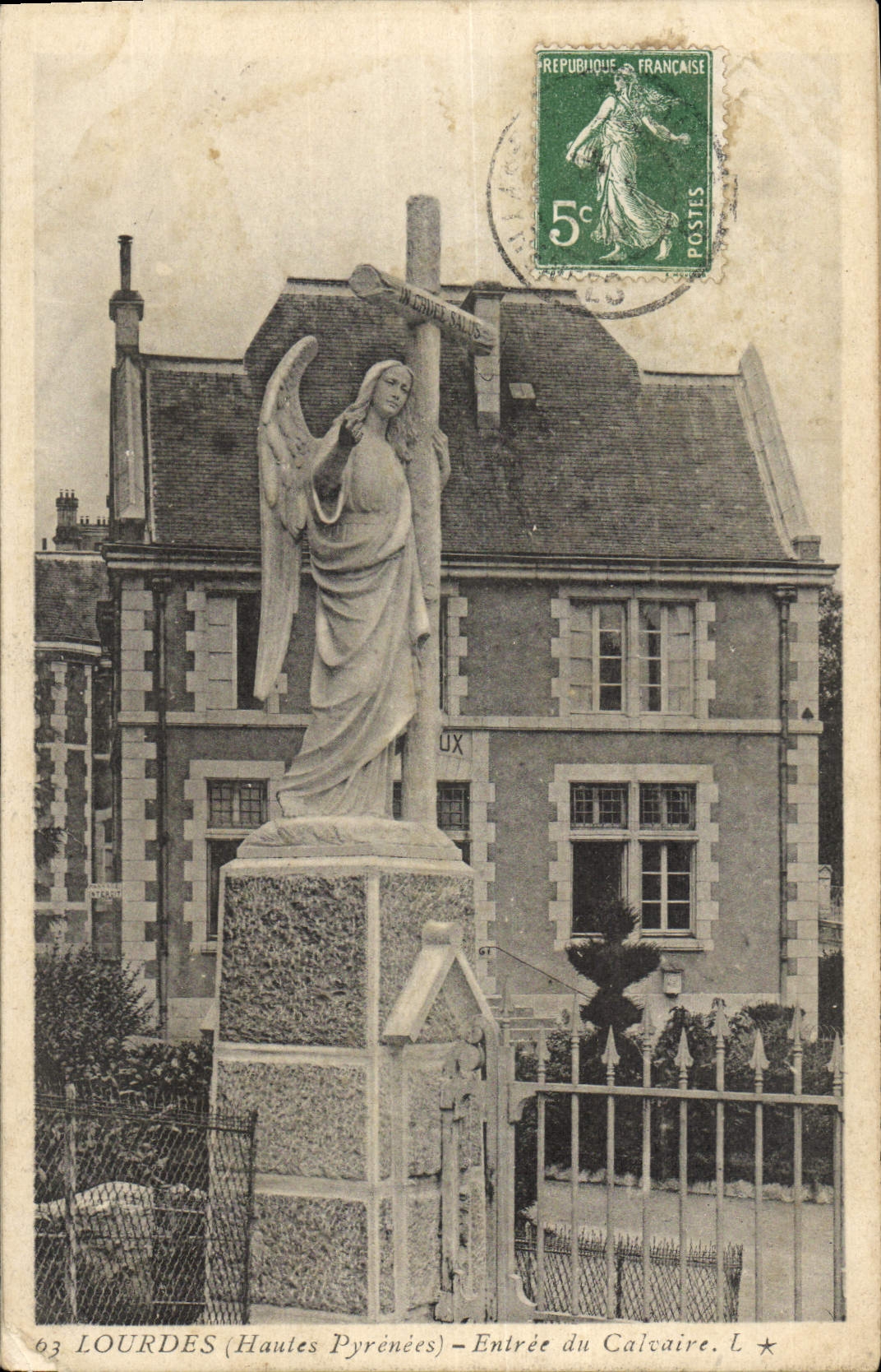 CPA Lourdes Hautes Pyrenees Entree du Calvaire 