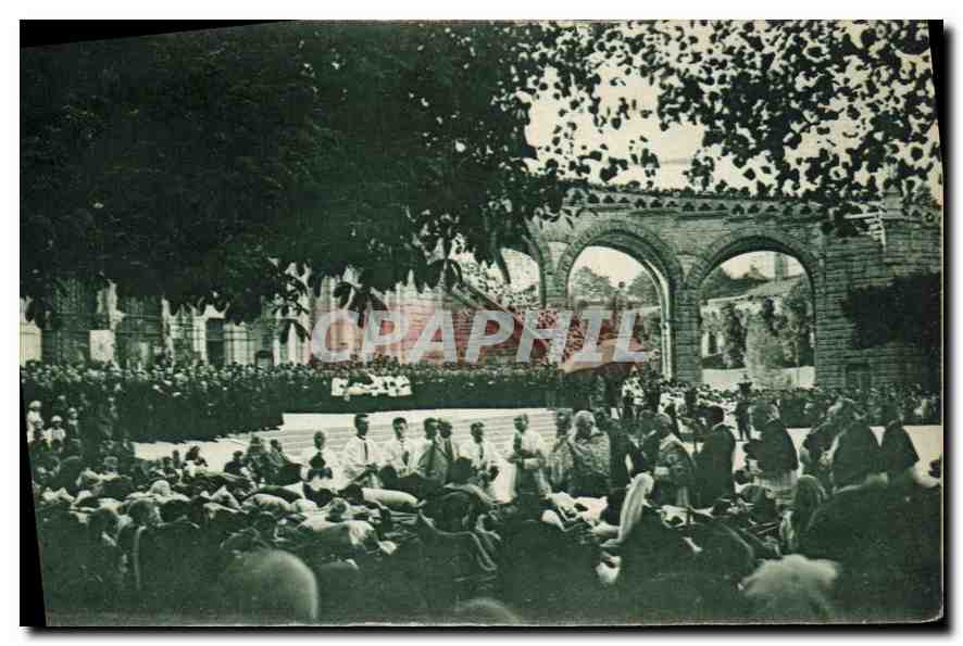 CPA Lourdes Hautes Pyrenees La Benediction des Malades pendant la Procession 