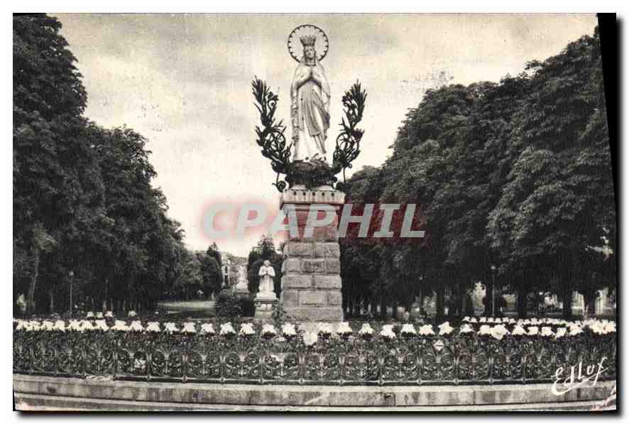 CPA Lourdes La Vierge Couronnee 