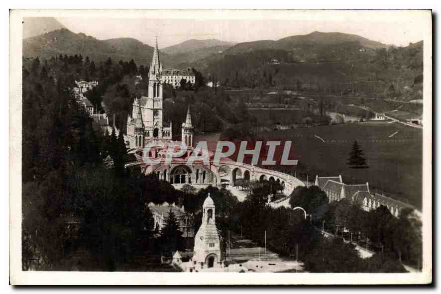 CPA Lourdes La Basilique et le Monument Interalllie 