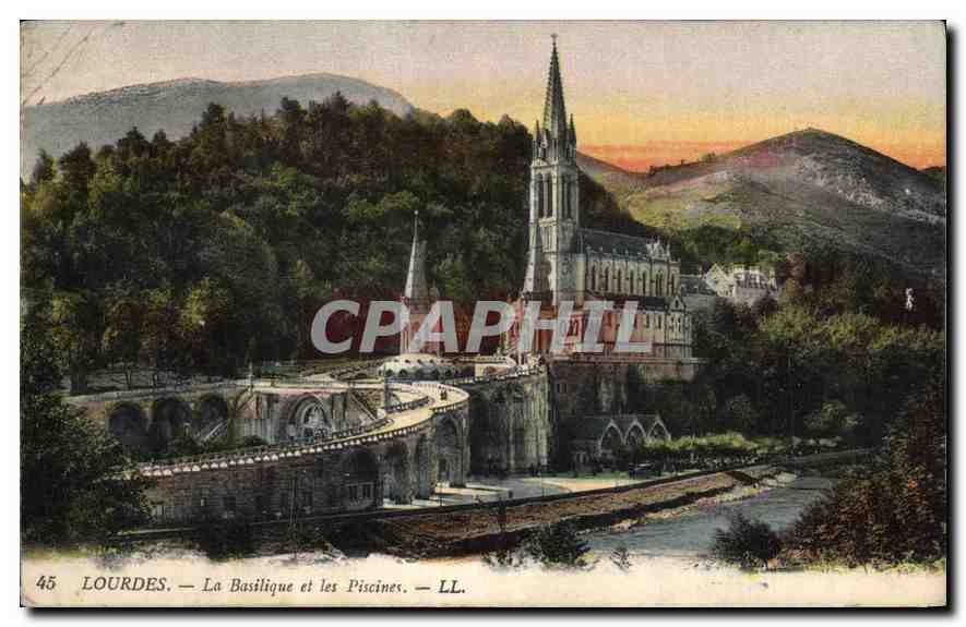 CPA Lourdes La Basilique et les Piscines 