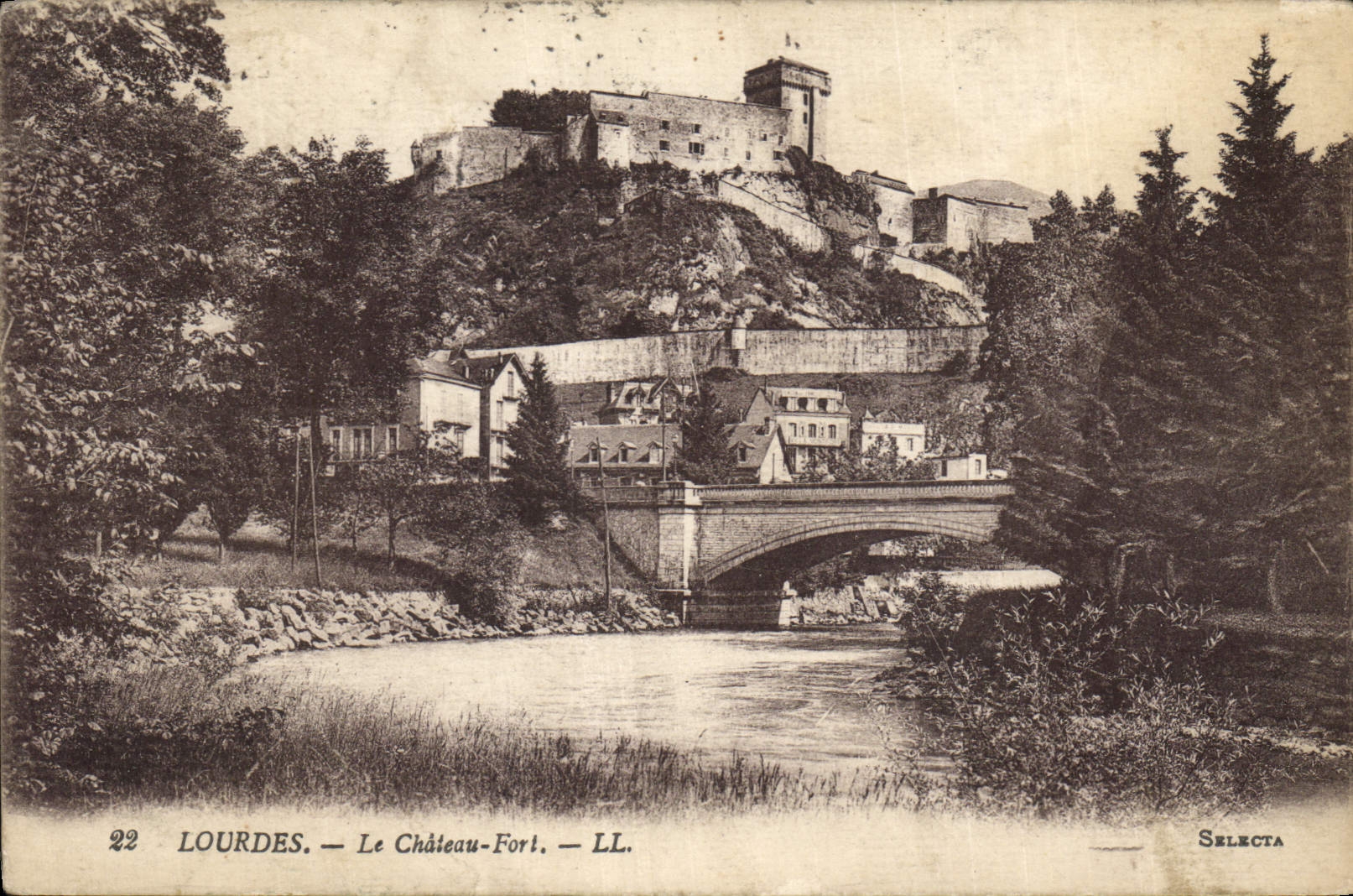 CPA Lourdes Le Chateau Fort 