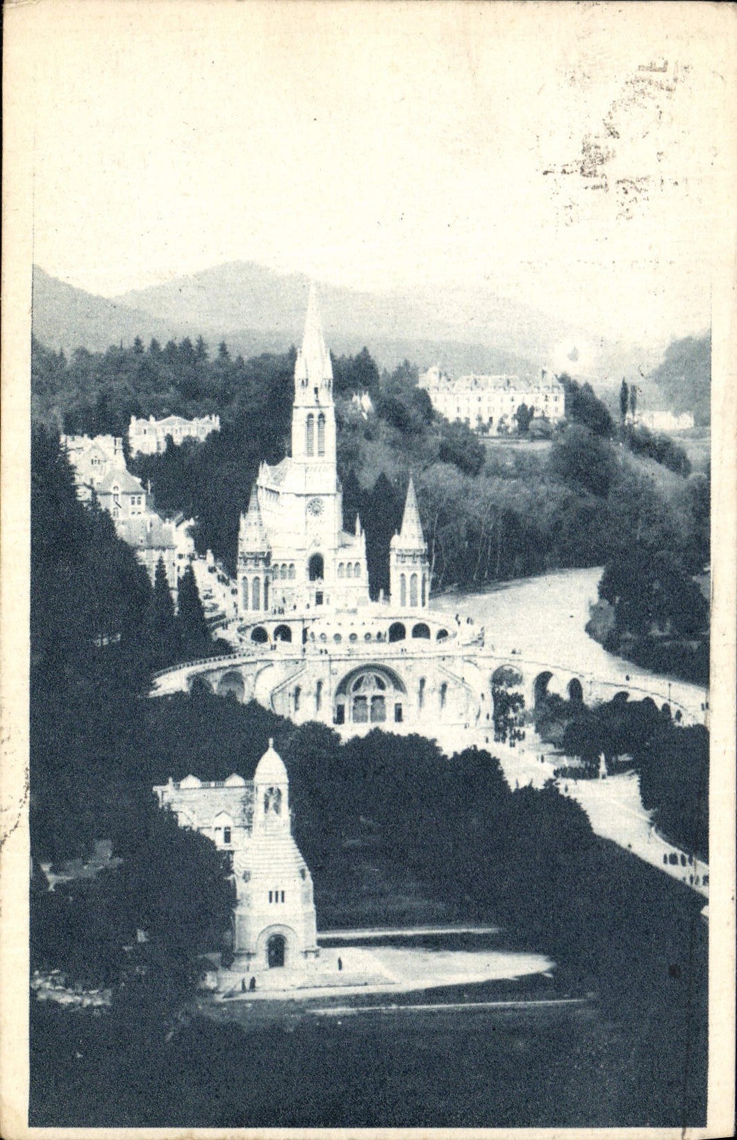 CPA Lourdes La Basilique 