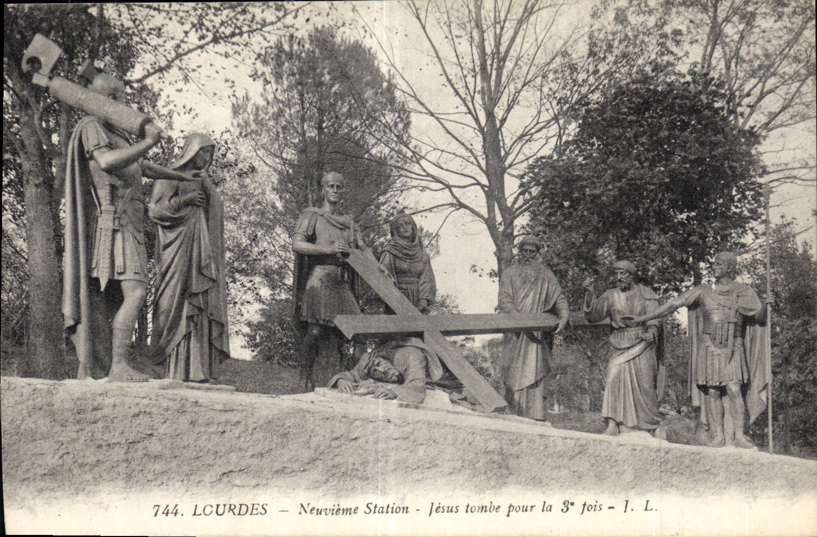 CPA Lourdes Neuvieme Station Jesus tombe pour la 3 jois 