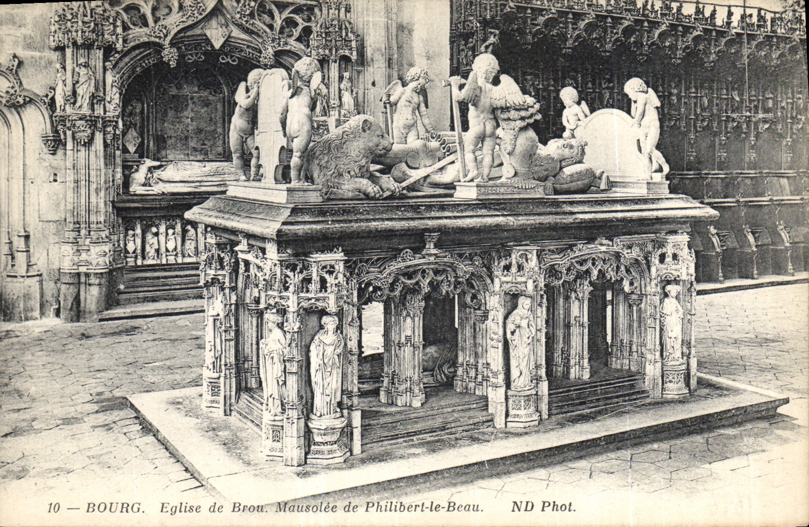 Bourg — Église de Brou. Mausolée de Philibert-le-Beau — ND Phot.