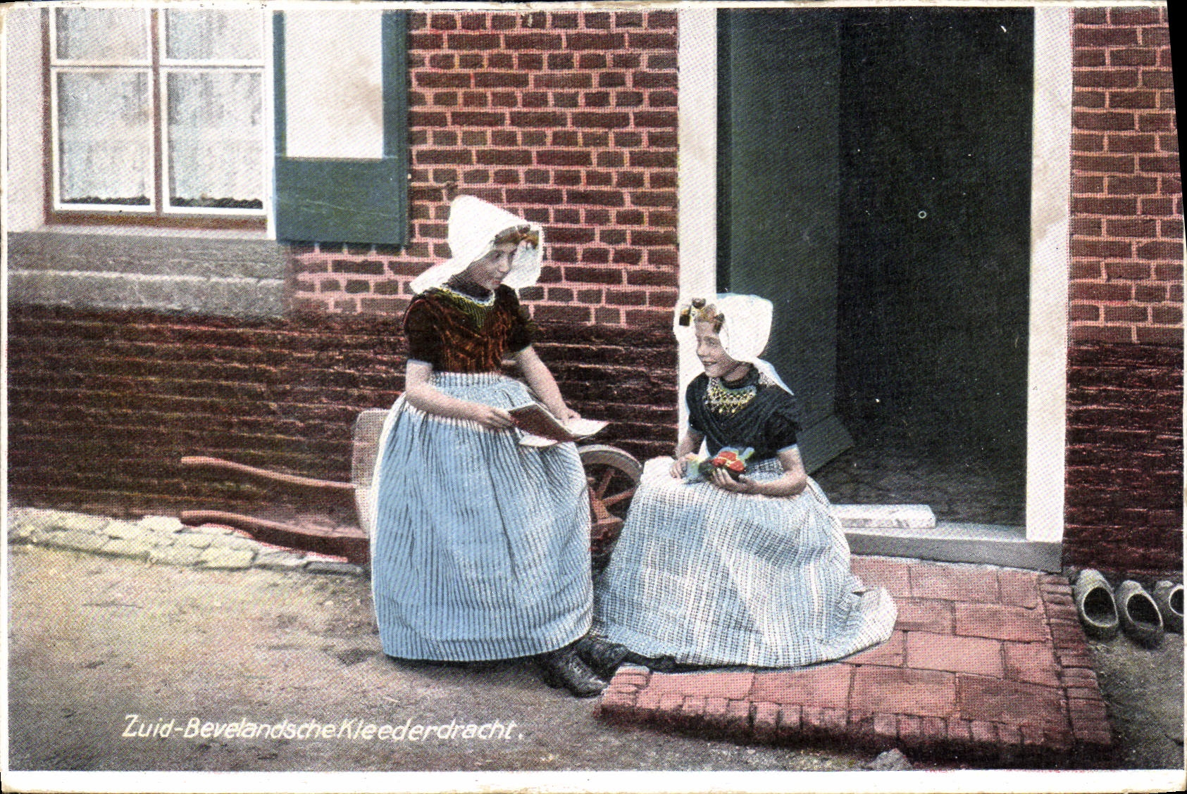 CPA Zuid Bevelandsche Kleederdracht 