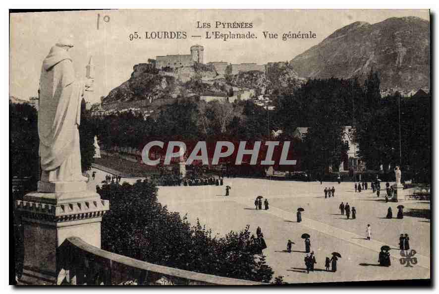 CPA Les Pyrenees Lourdes l'Esplanade Vue generale 