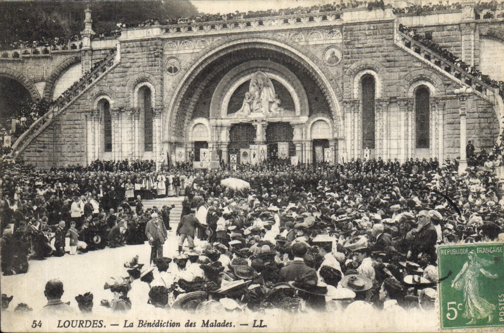 CPA Loures La Benediction des Malades 