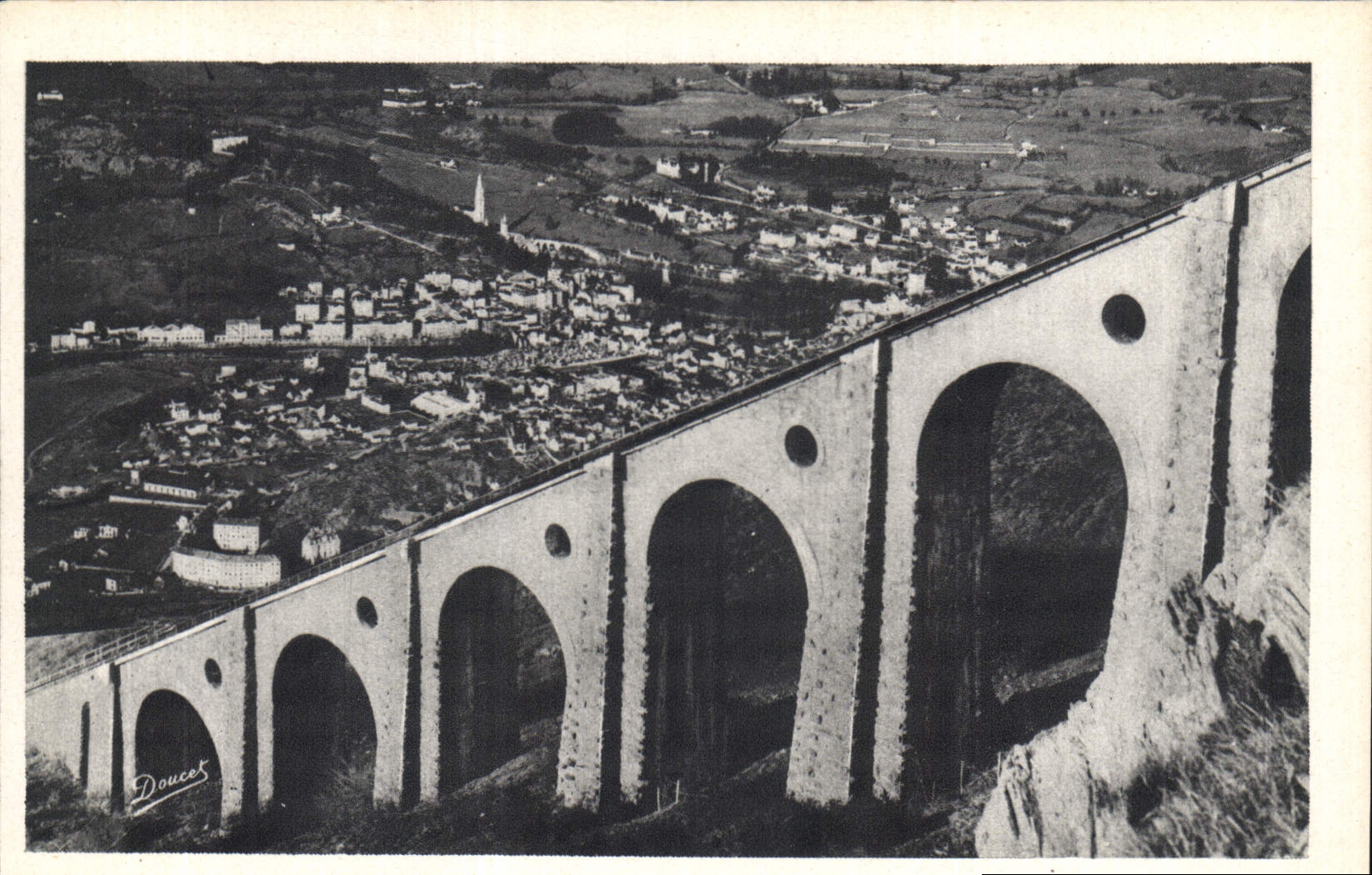 CPA Lourdes le grand viaduc du Funiculaire du Pic du Jer et la Ville 
