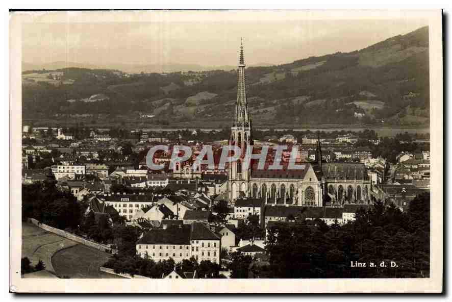Linz a. d. D. — vue panoramique avec église — Echte Photographie