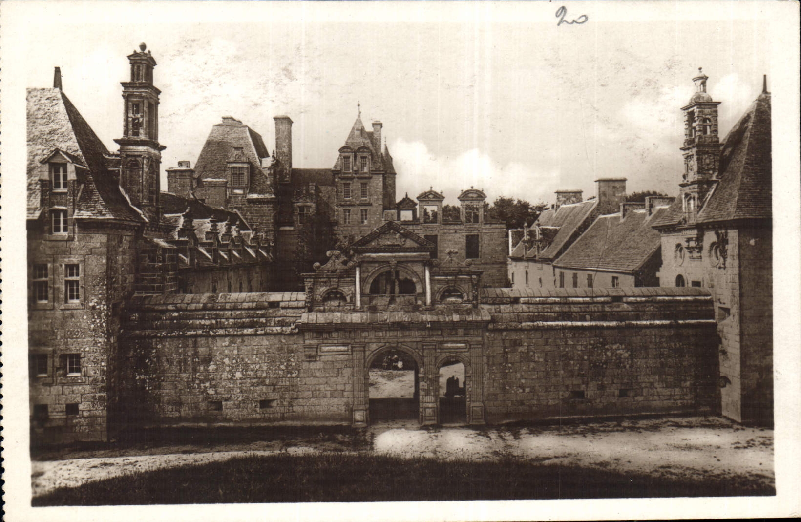 CPA Env de Saint Pol de Leon Finistere le Chateau de Kerjean 