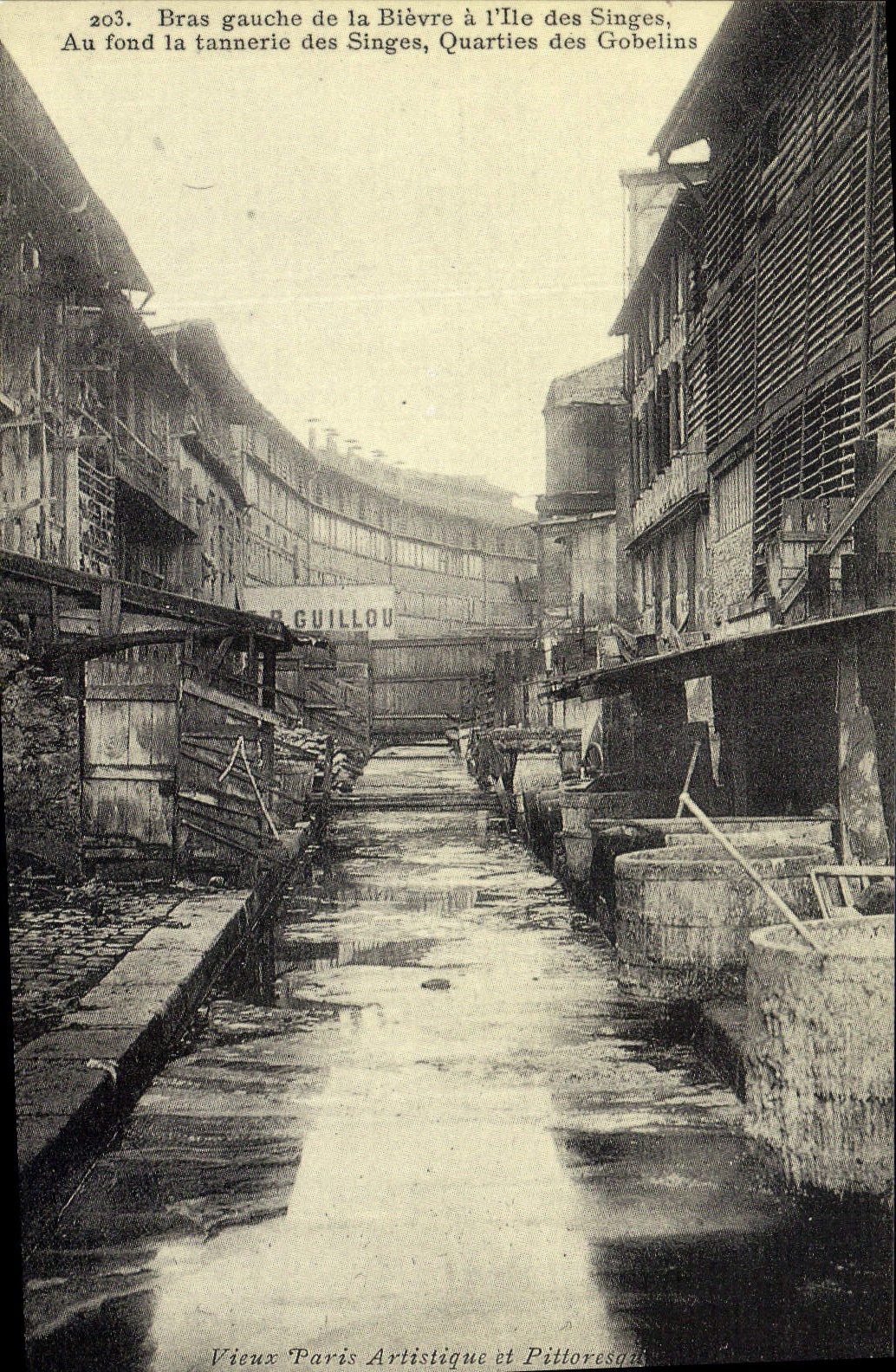 REPRO Paris Bras gauche de la Bievre a L'Ile des Singes au fond la tannerie Quartiers des Gobelins V
