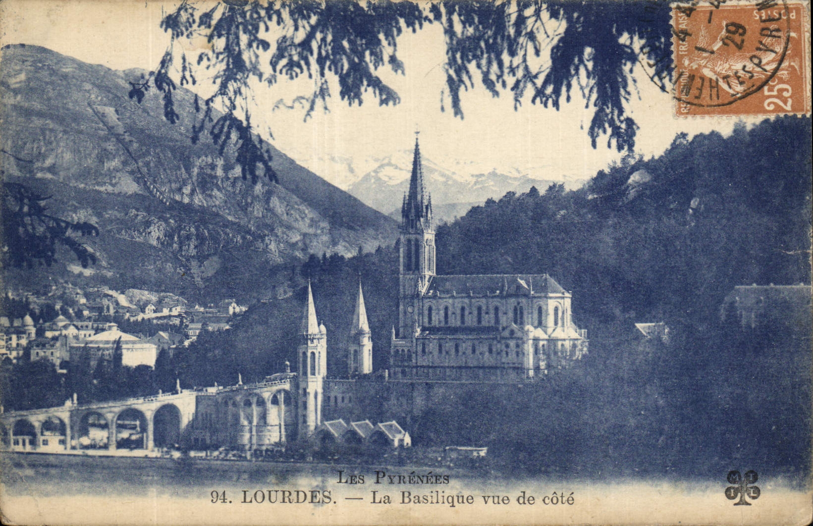 Lourdes — La Basilique vue de côté — Les Pyrénées 94