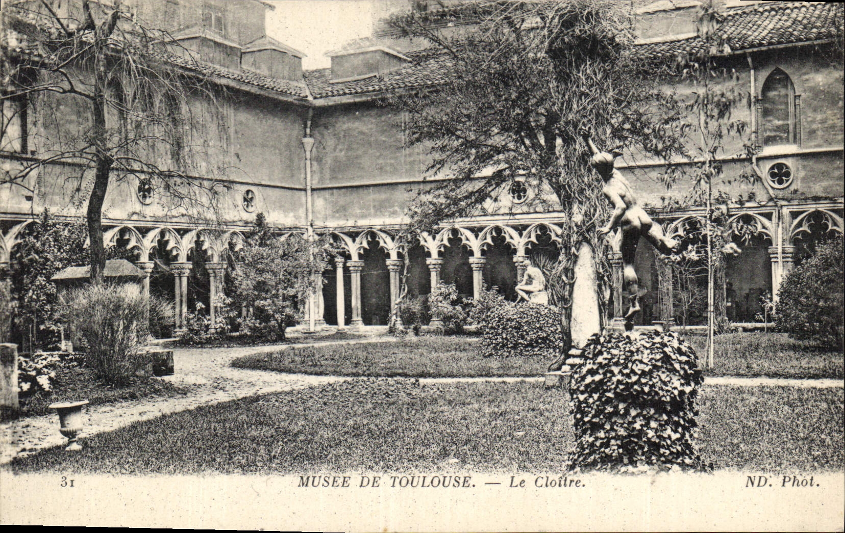Musée de Toulouse — Le Cloître — ND. Phot.