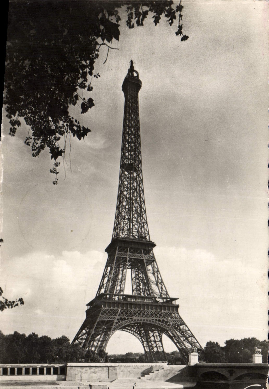 CPA Paris et ses Merveilles La tour Eiffel vue de l'avenue de New York 