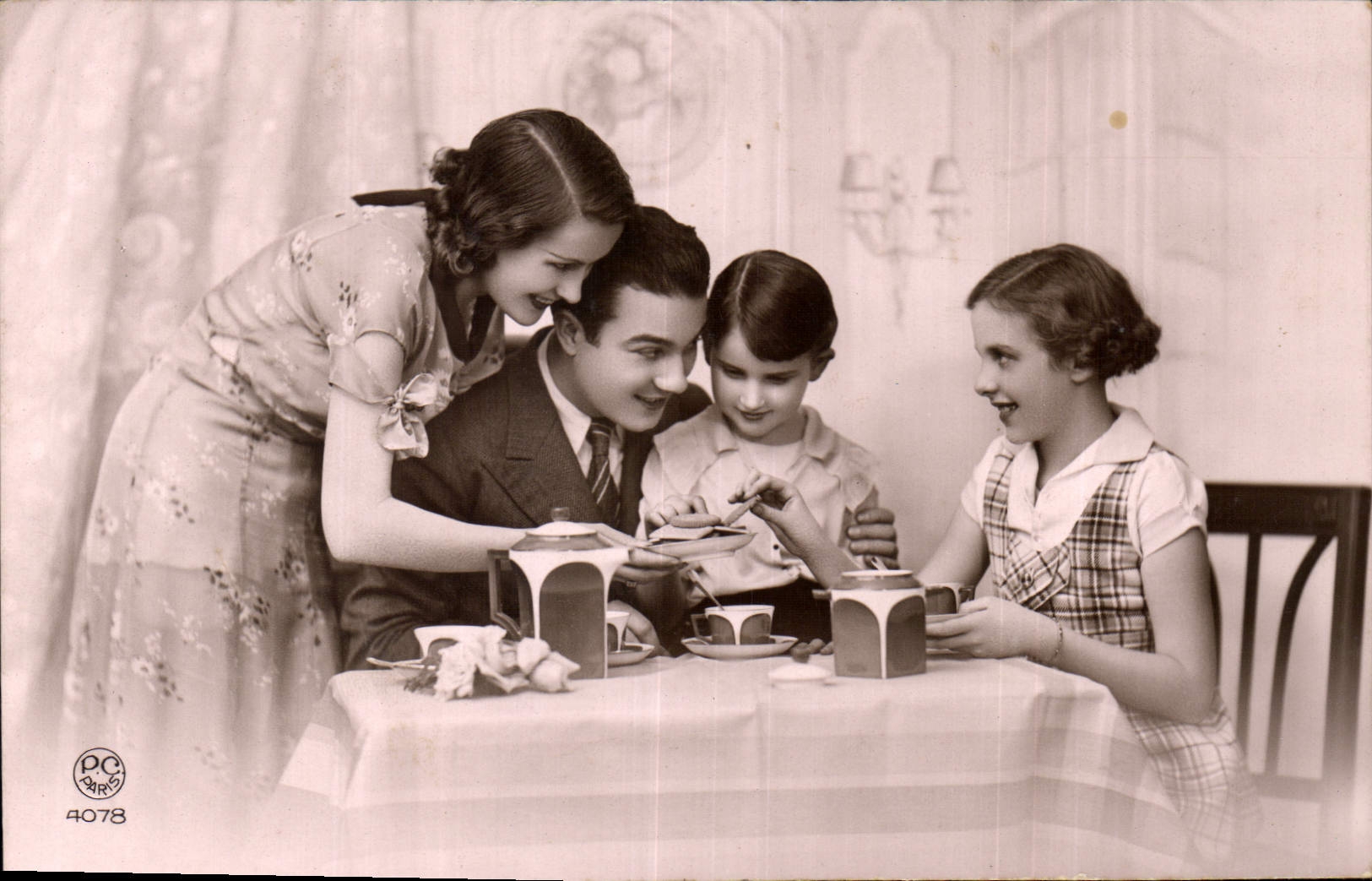 CPA Femme Enfants