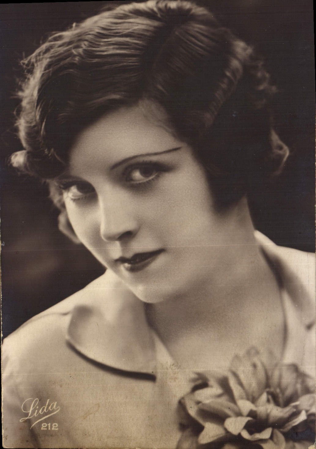 Portrait de femme — éditeur Lida n°212 - Anverso