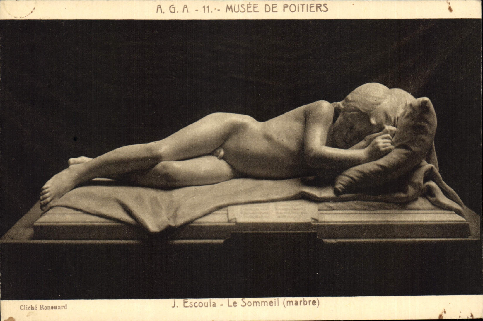CPA Musee de Poitiers J Escoula Le Sommell marbre 