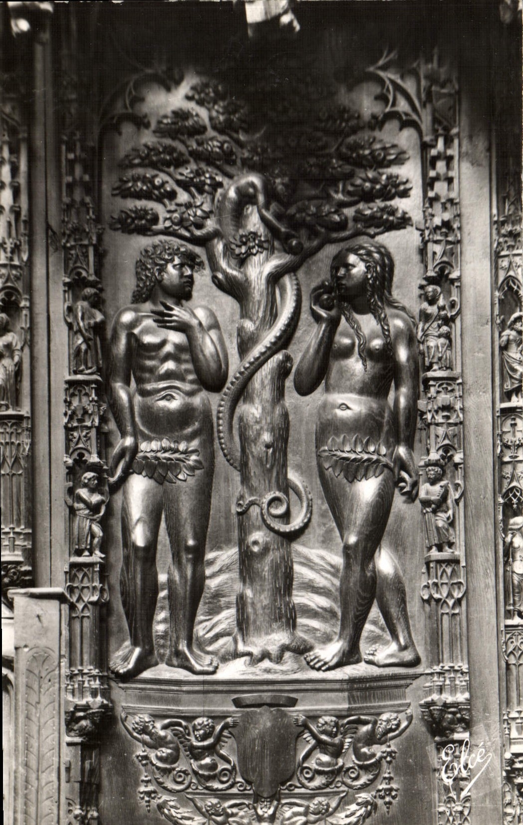CPA Auch Gers La Cathedrale Quelques Dtatues en Bais sculpte 