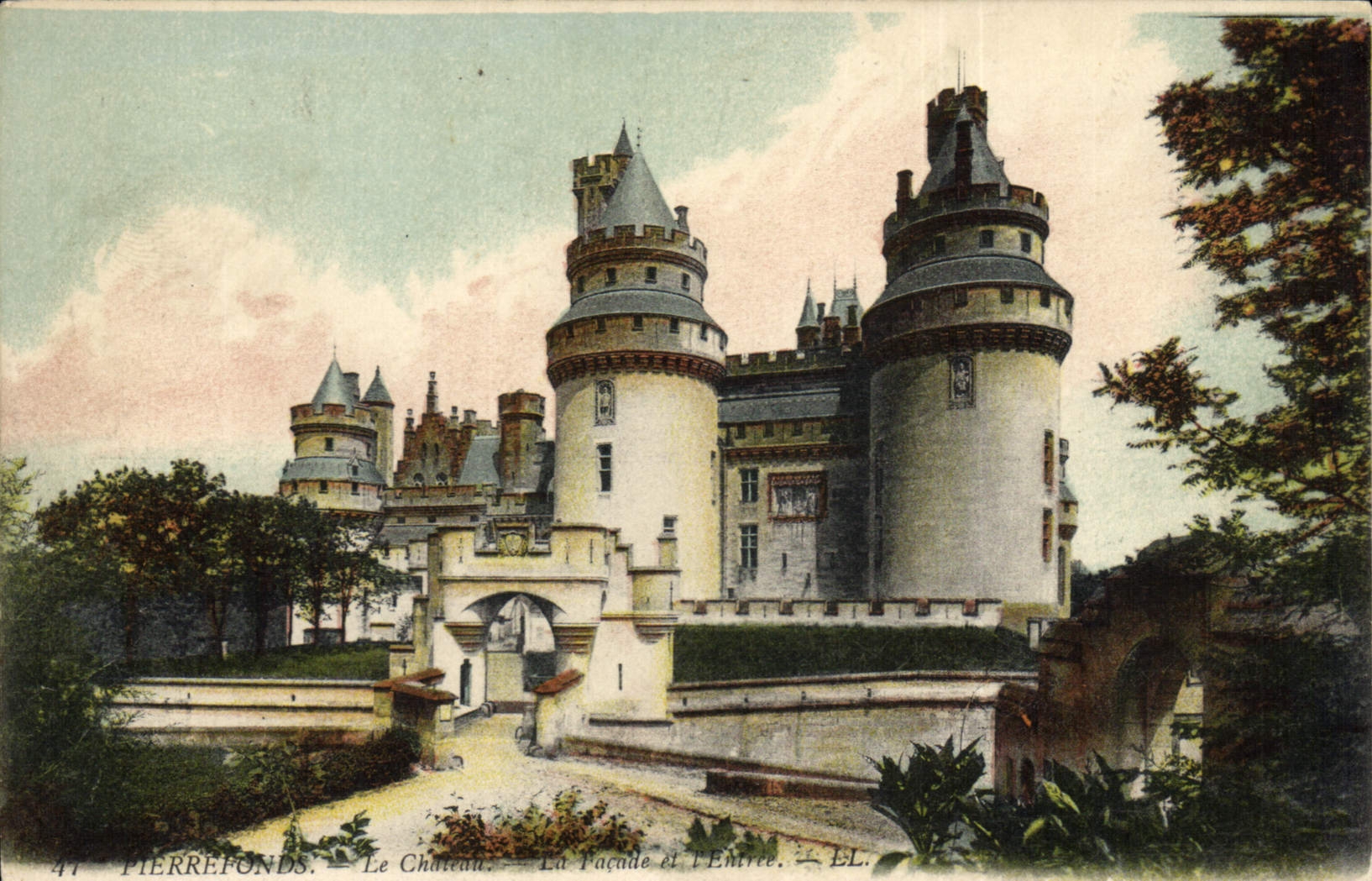 Pierrefonds — Le Château — La Façade et l'Entrée — Éditeur L.L.