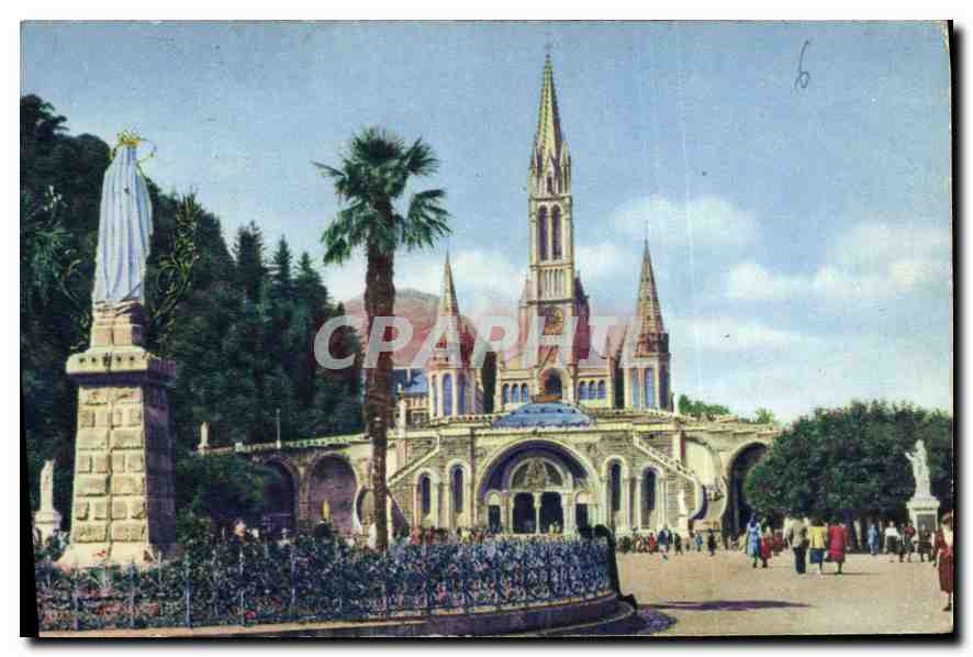 CPA Lourdes La Basilique et la Vierge Couronnee 