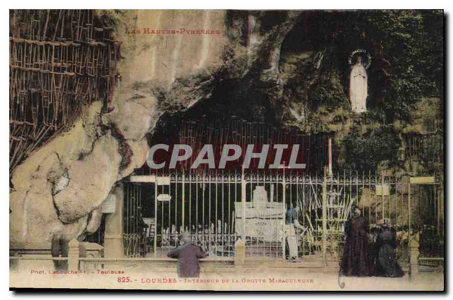 CPA Lourdes Interieur de la Grotte Miraculeuse 