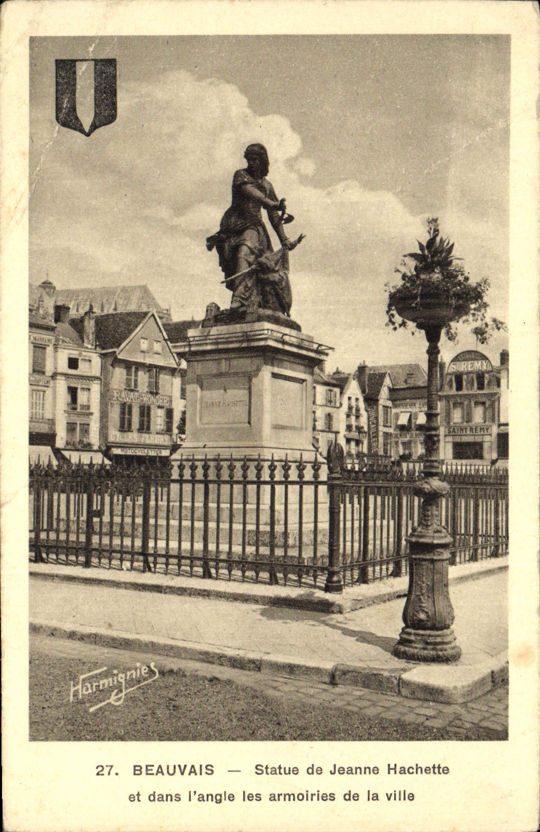 Beauvais — Statue de Jeanne Hachette et armoiries de la ville