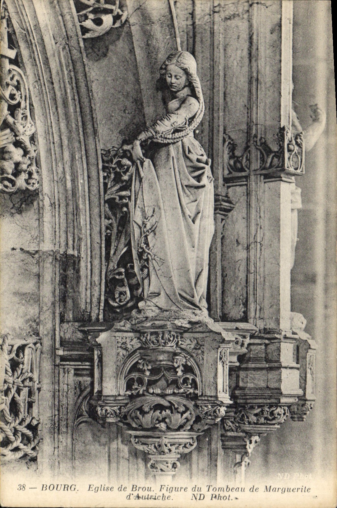 Bourg — Église de Brou. Figure du tombeau de Marguerite d'Autrèche — ND Phot.