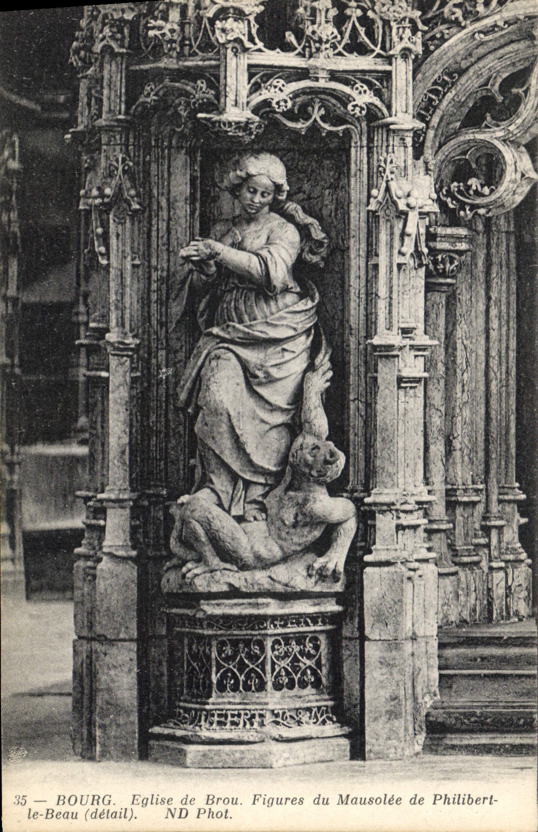 CPA Bourg Eglise de Brou Figure du Mauselee de Philibert 