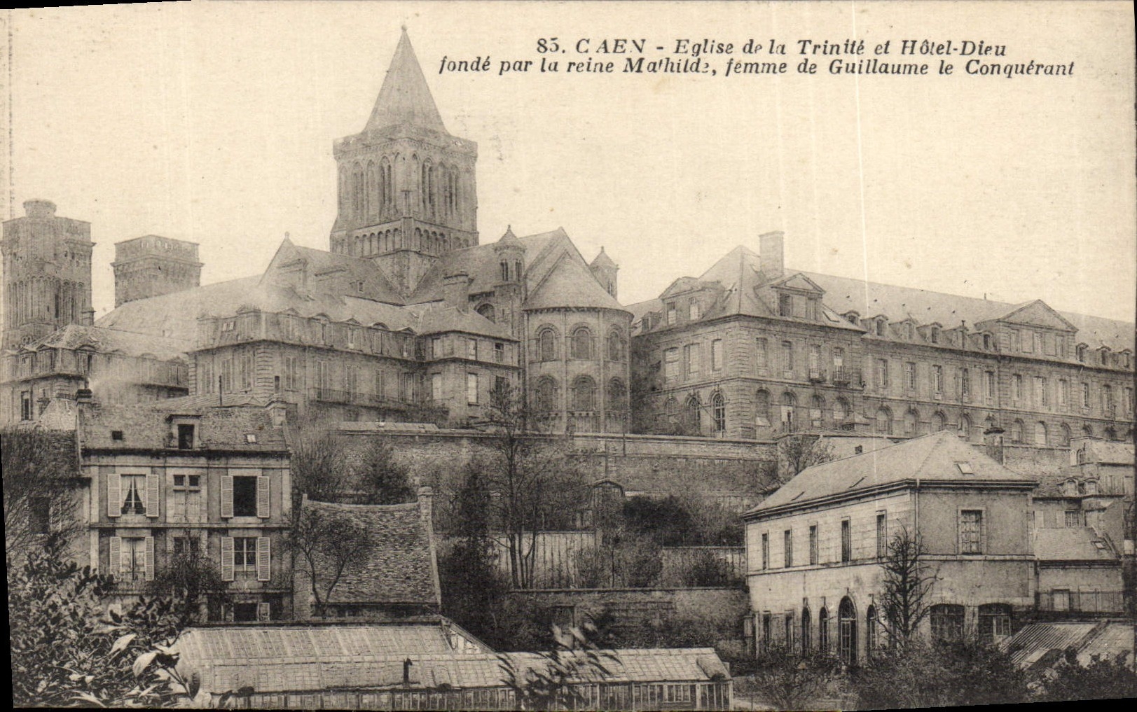CPA Caen Eglise de la Trinite et Hotel Dieu 