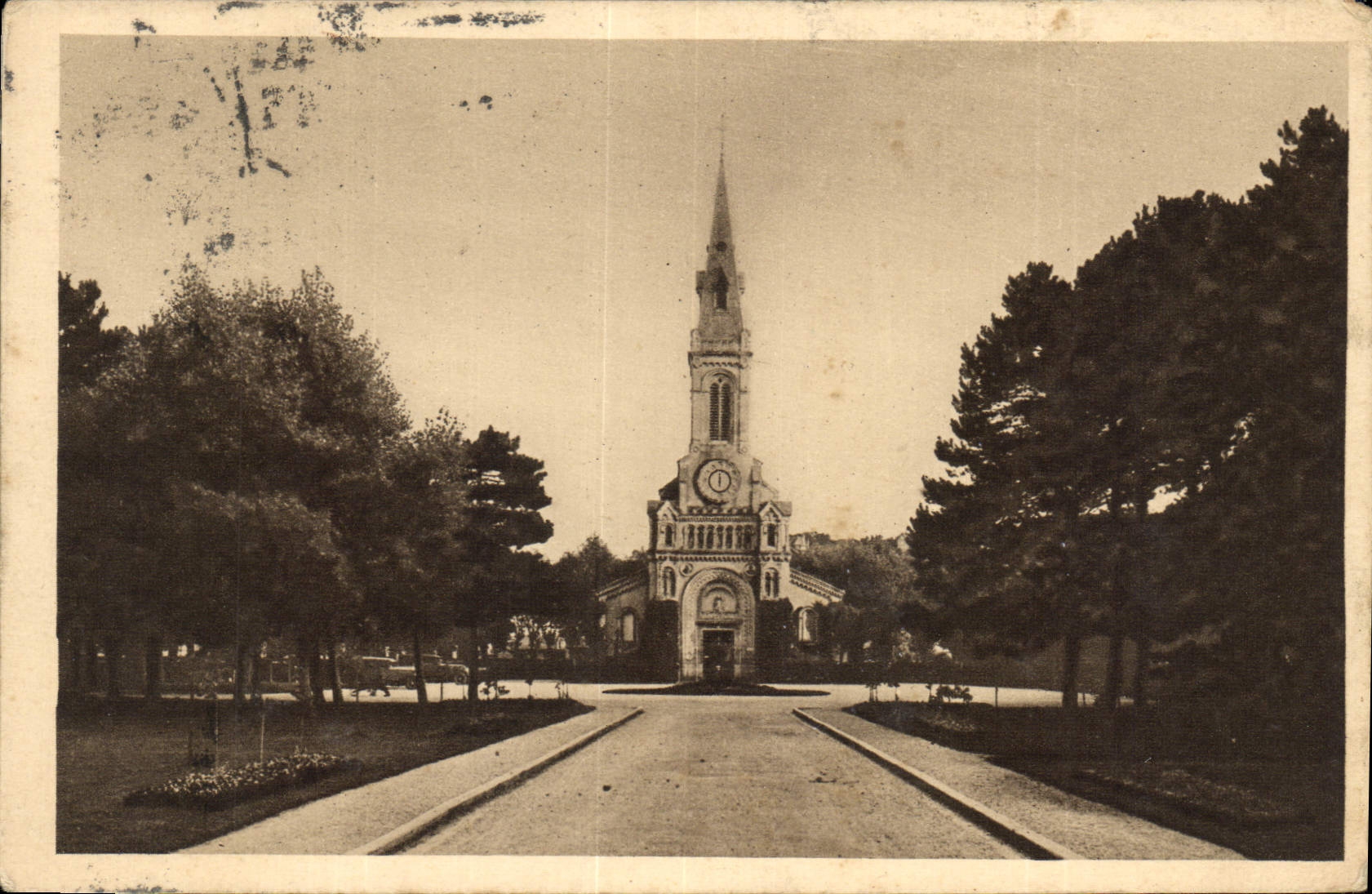 Kirche von Deauville — Der blühende Strand — Antike Ansichtskarte Nr. 27