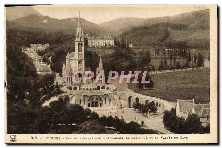 CPA Lourdes Vue Plogeante sur L'Esplanade La Basilique et la Vallee du Gave 