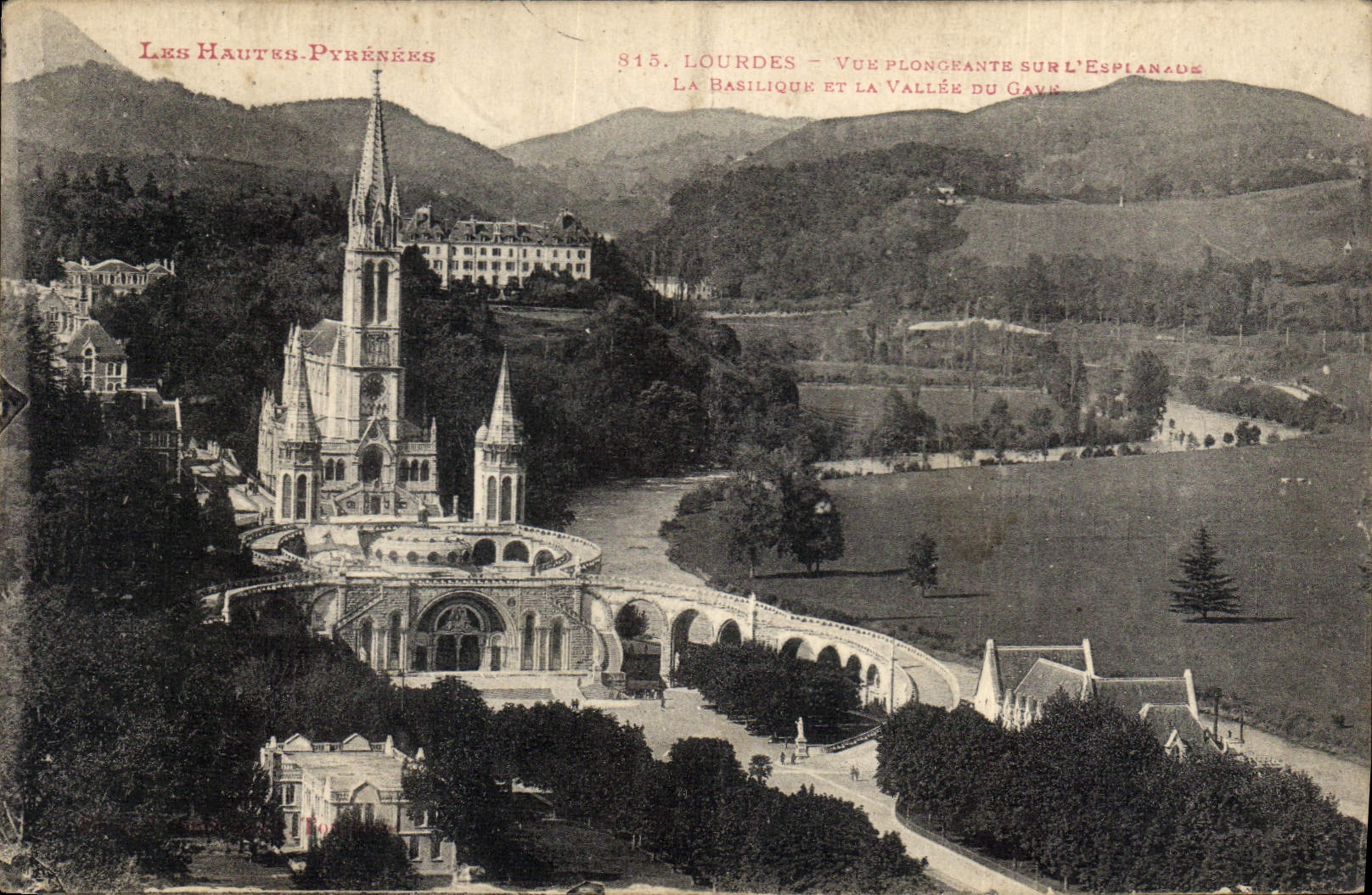 CPA Lourdes La Basilique et la Vallee du Gave 