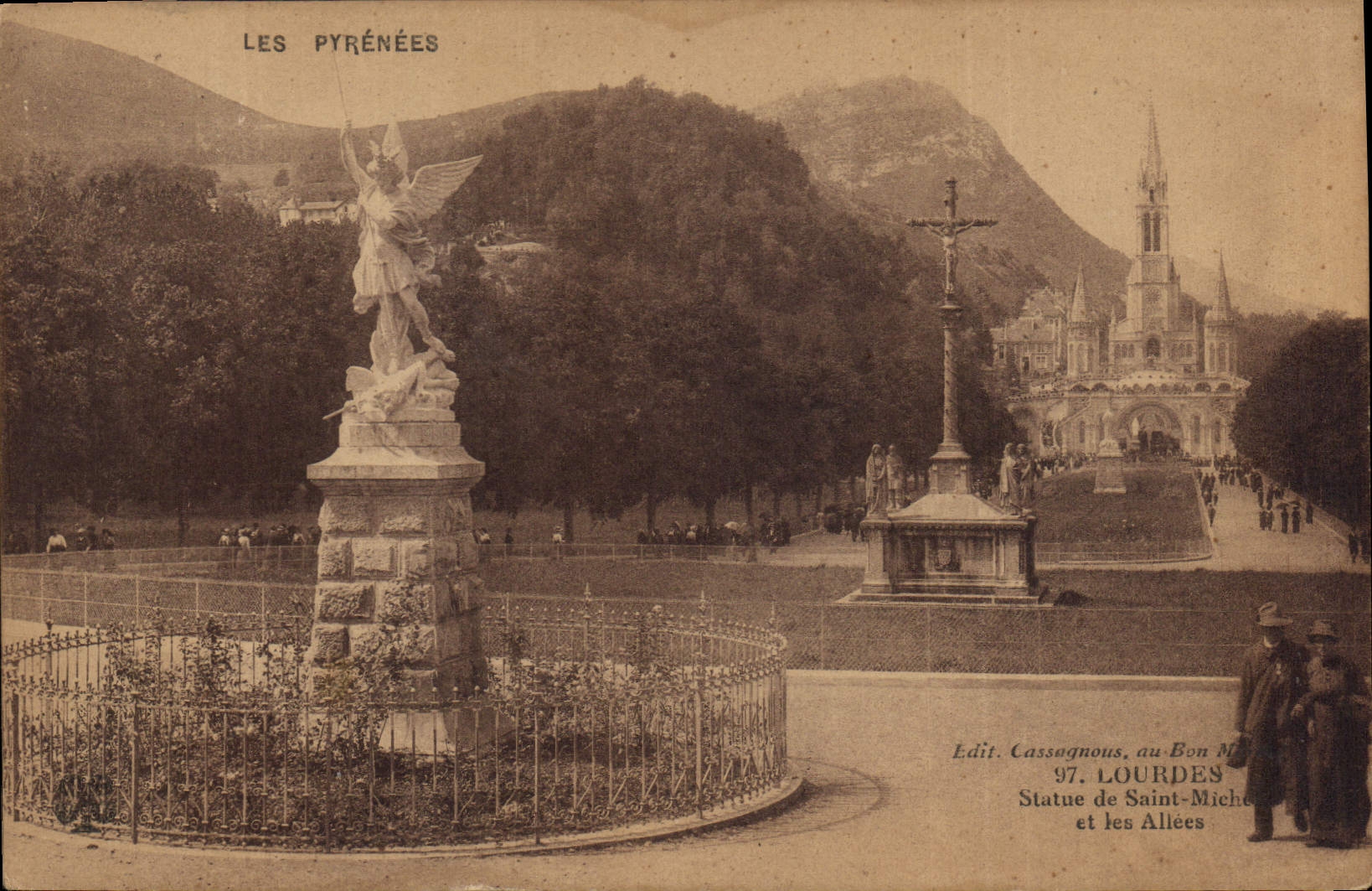 Lourdes — Statues de Saint-Michel et les Allées — Edit. Cassagnous, n°97