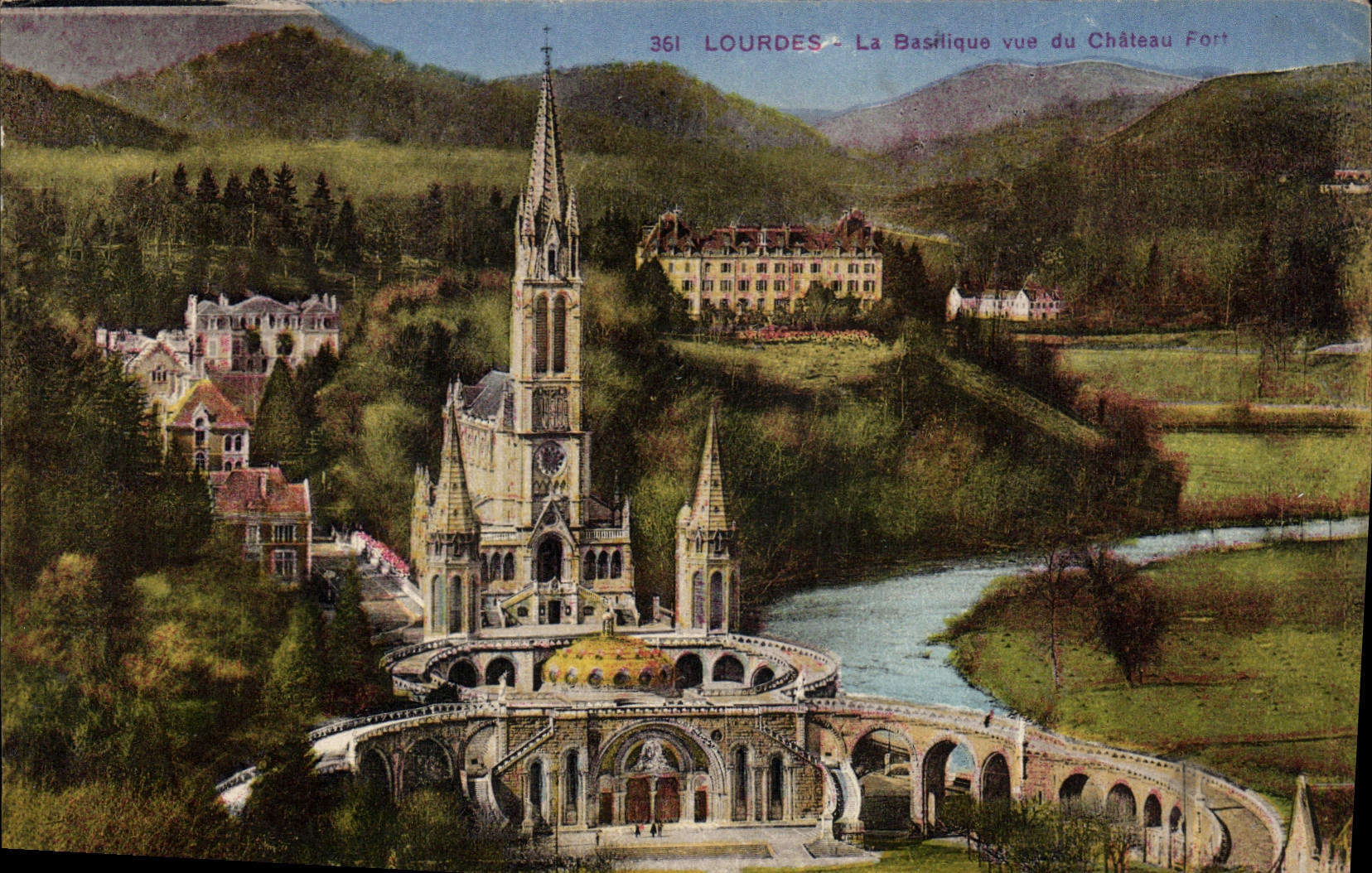 CPA Lourdes La Basilique vue du Chateau Fort 