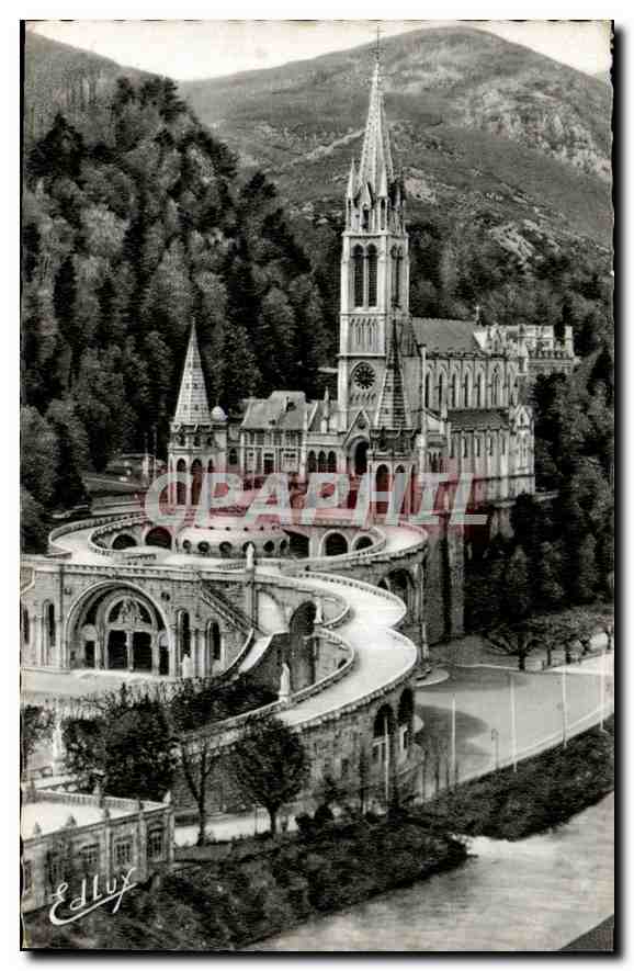 CPA Lourdes La Basilique vue de cote 