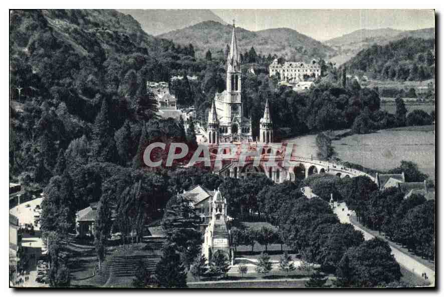 CPA Lourdes La Basilique et le Monument Interallie vus du Chateau Fort 
