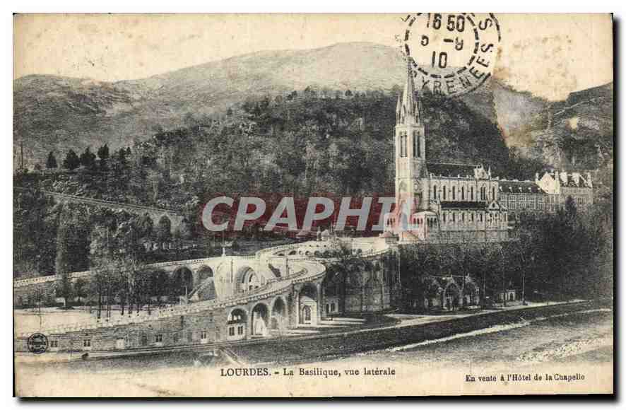 CPA Lourdes La Basilique vue laterale 