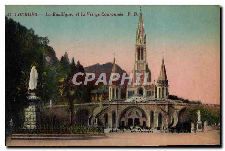 CPA Lourdes La Basilique et la Vierge Couronnee 