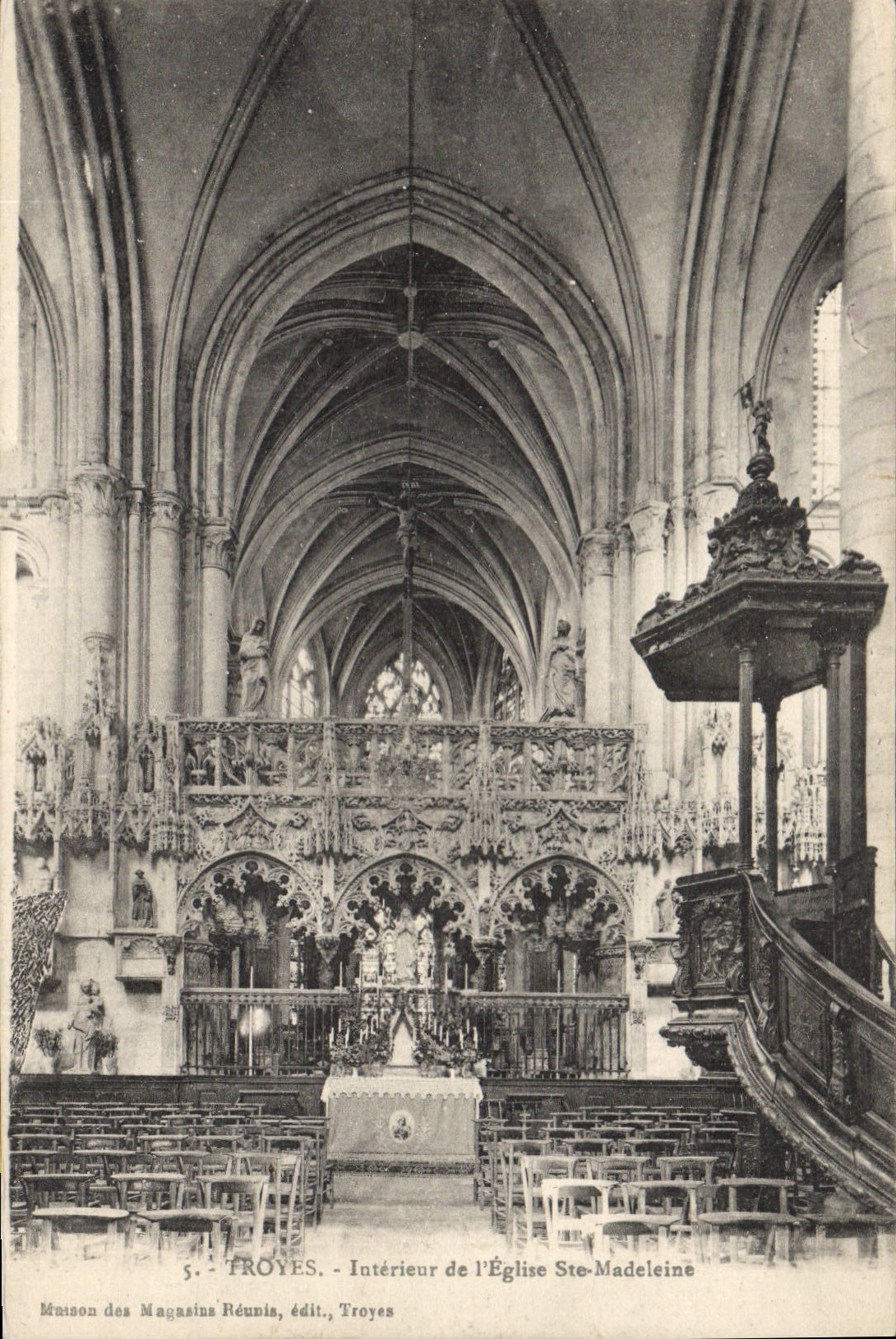 Troyes - Intérieur de l'Église Ste-Madeleine — Maison des Magasins Réunis, Troyes