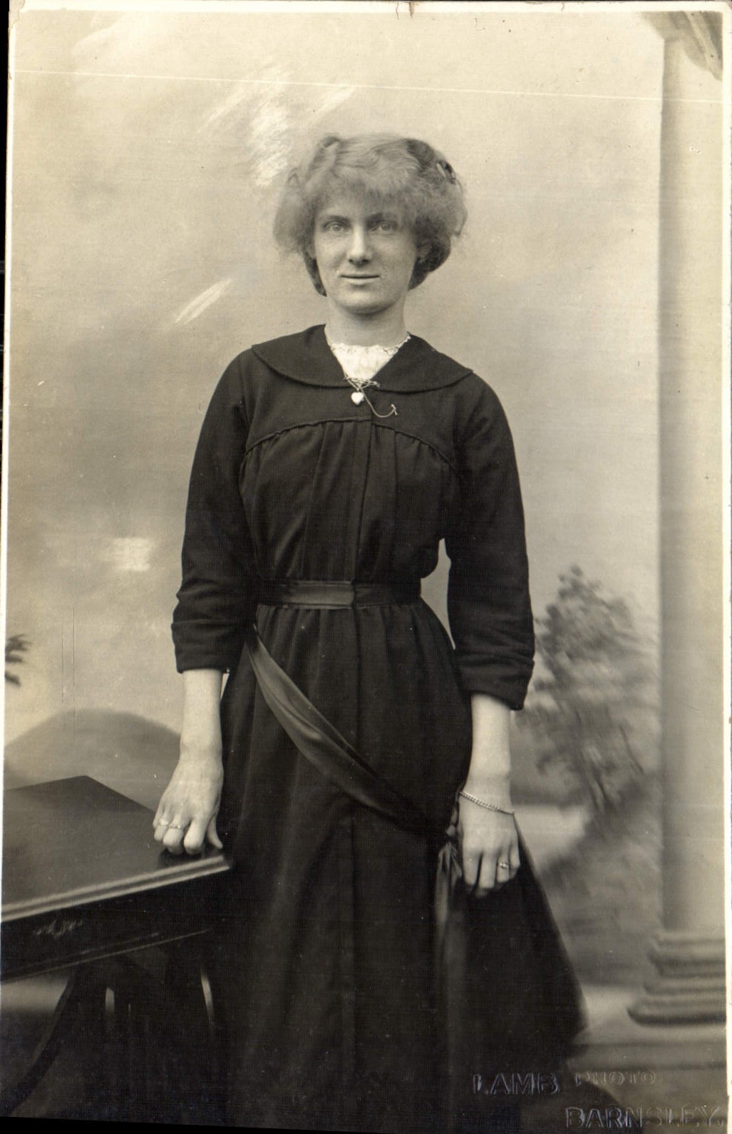 CARTE PHOTO Femme Barnsley