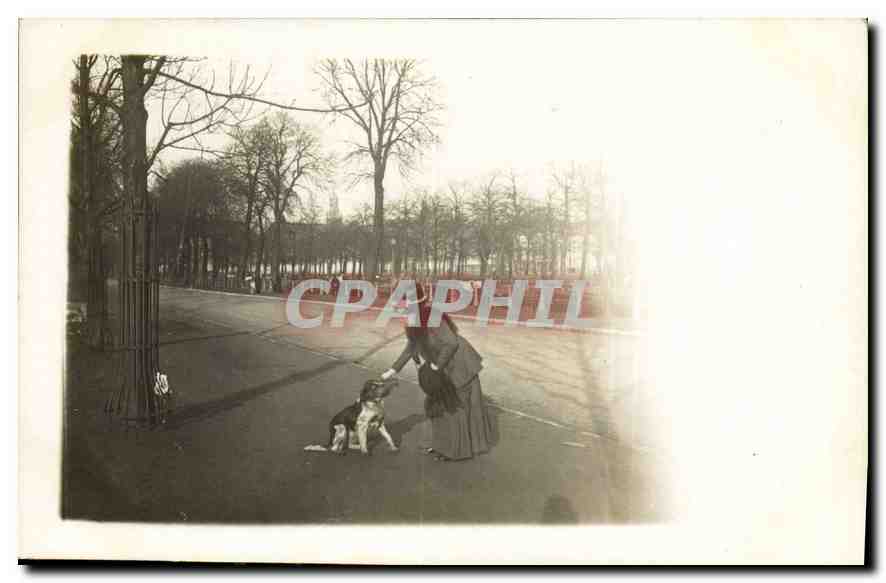 CARTE PHOTO Femme Chien