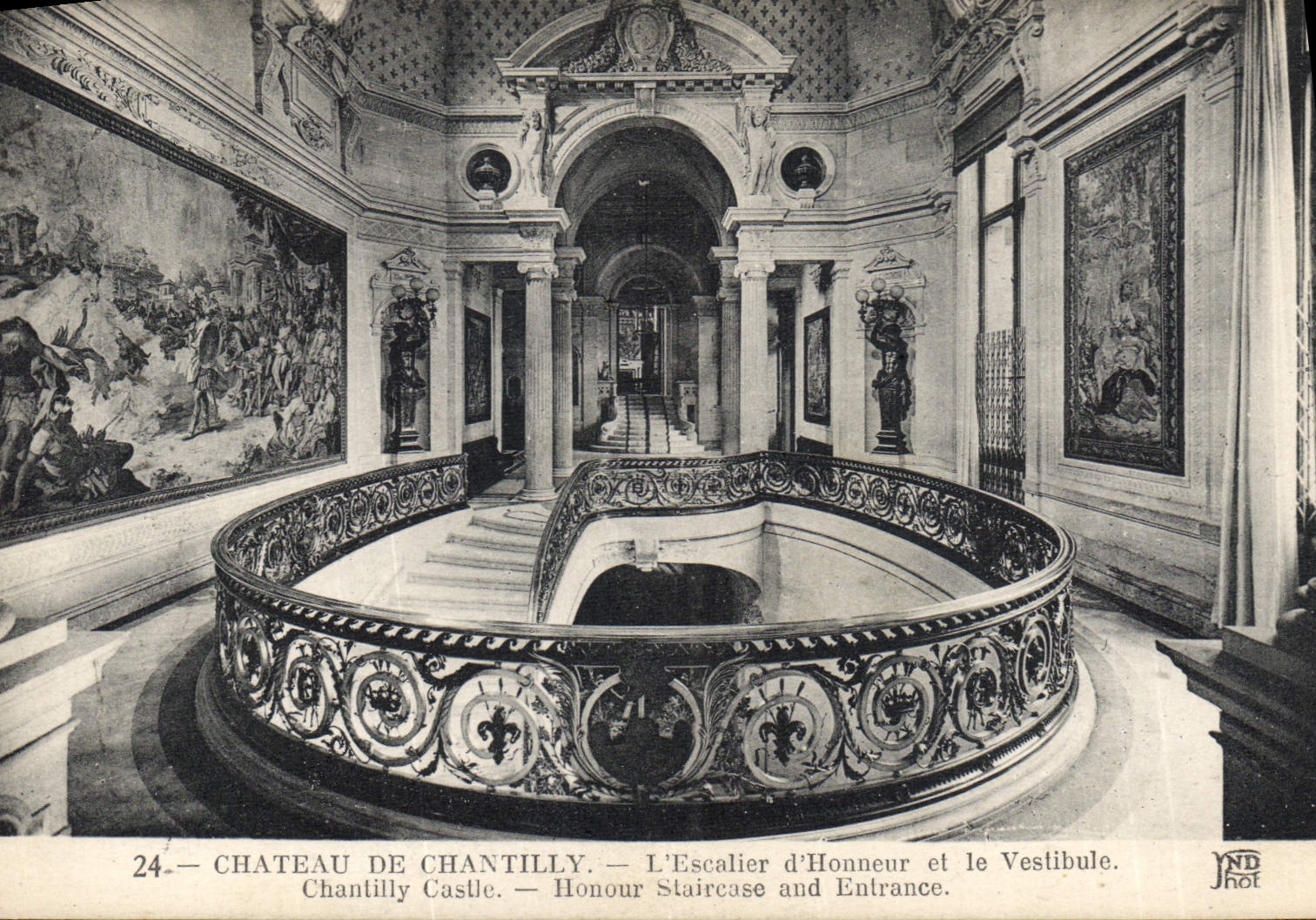 CPA Chateau de Chantilly L'Escalier d'Honneur et le Vestibule 