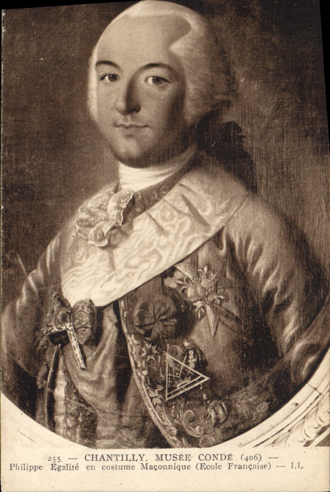 CPA Chantilly Musee Conde Philippe Egalite en costume Maconnique Franc Macon