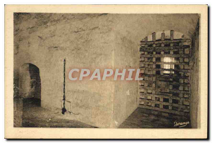 CPA Loches Le Donjon Cachot ou fut enterme Philippe de Commines 